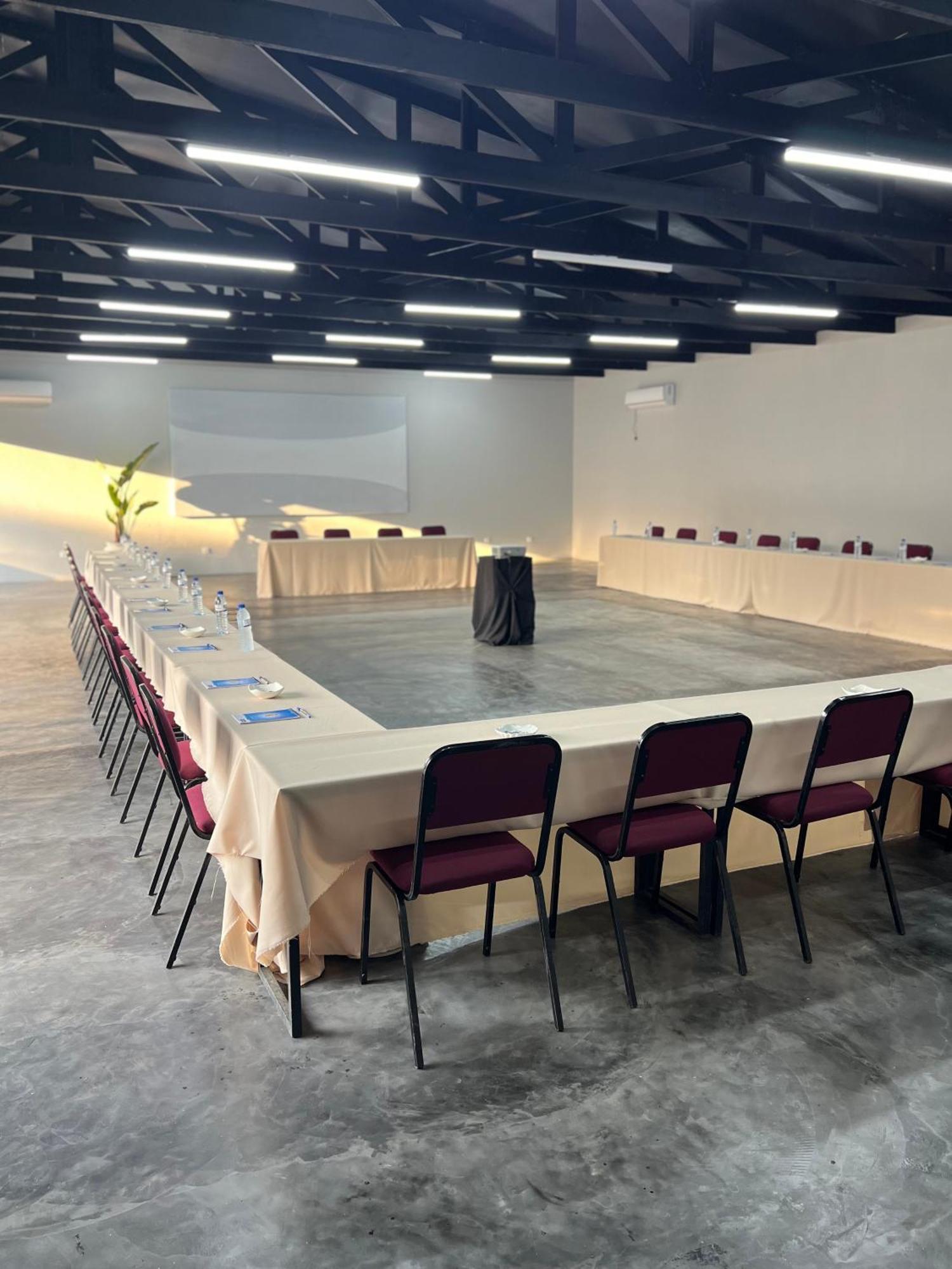 Nkanhi Centro De Conferencias E Hotel 폰타 도 오우로 외부 사진